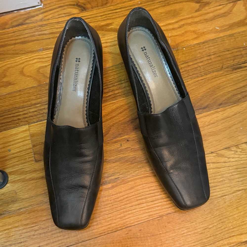 Naturalizer Black Leather Pointed Square-Toe Heels
